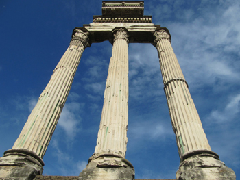 Tempio dei Dioscuri - colonne corinzie e trabeazione