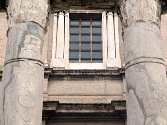 Temple of Antoninus and Faustina - columns